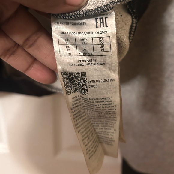 *SALE*Guess Crop Long Sleeve Sweat Shirt - Picture 8 of 9